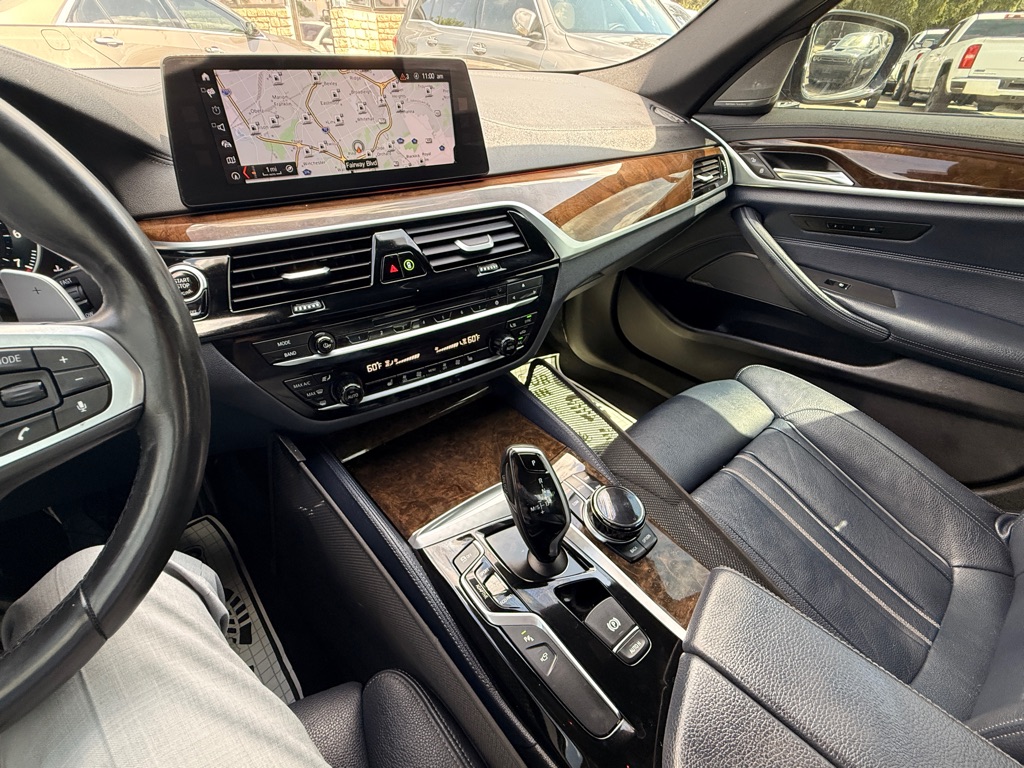 Photo 18 of this BMW 5 SERIES