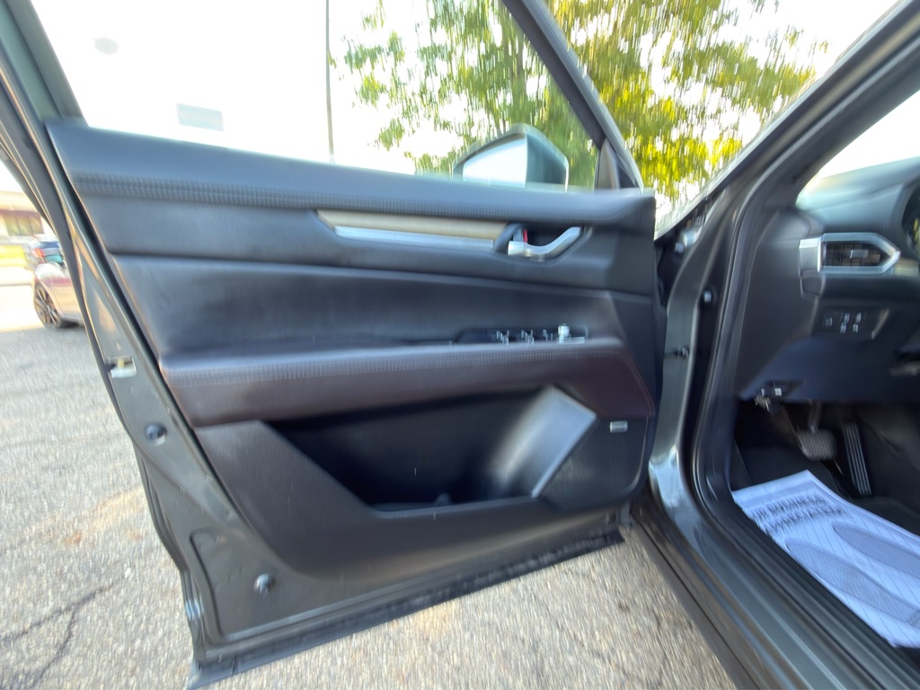 Photo 14 of this MAZDA CX-5