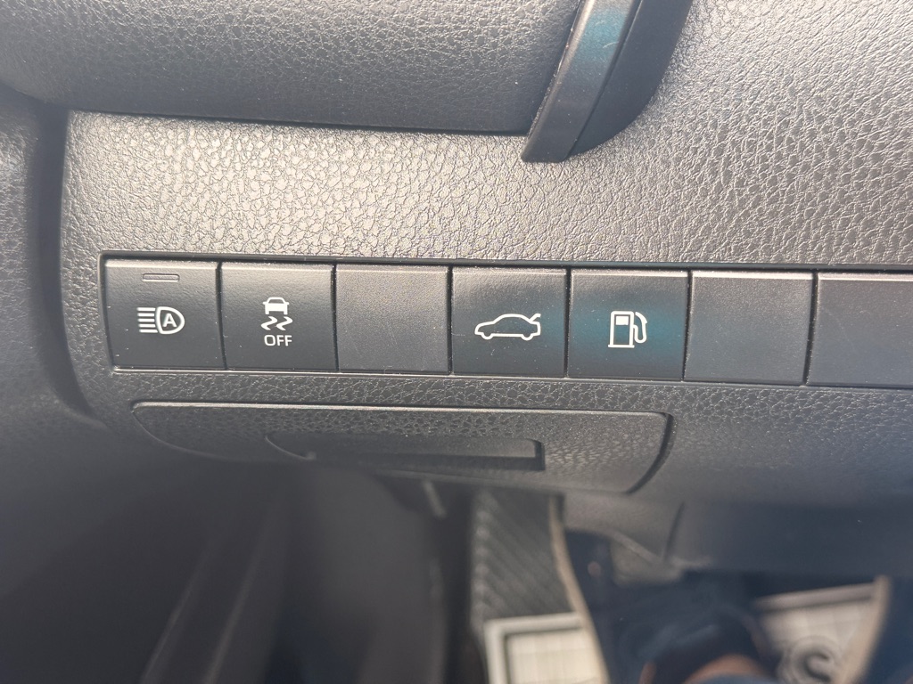 Photo 14 of this TOYOTA CAMRY