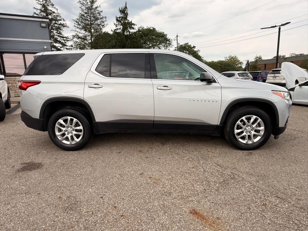Photo 4 of this CHEVROLET TRAVERSE