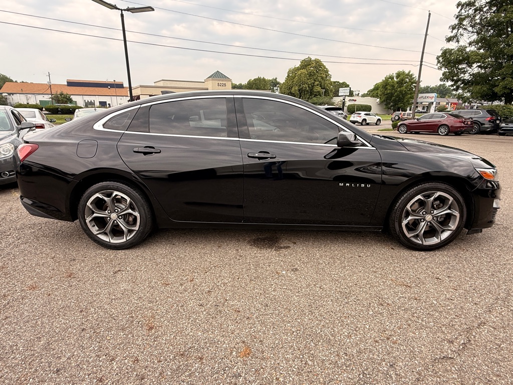 Photo 4 of this CHEVROLET MALIBU