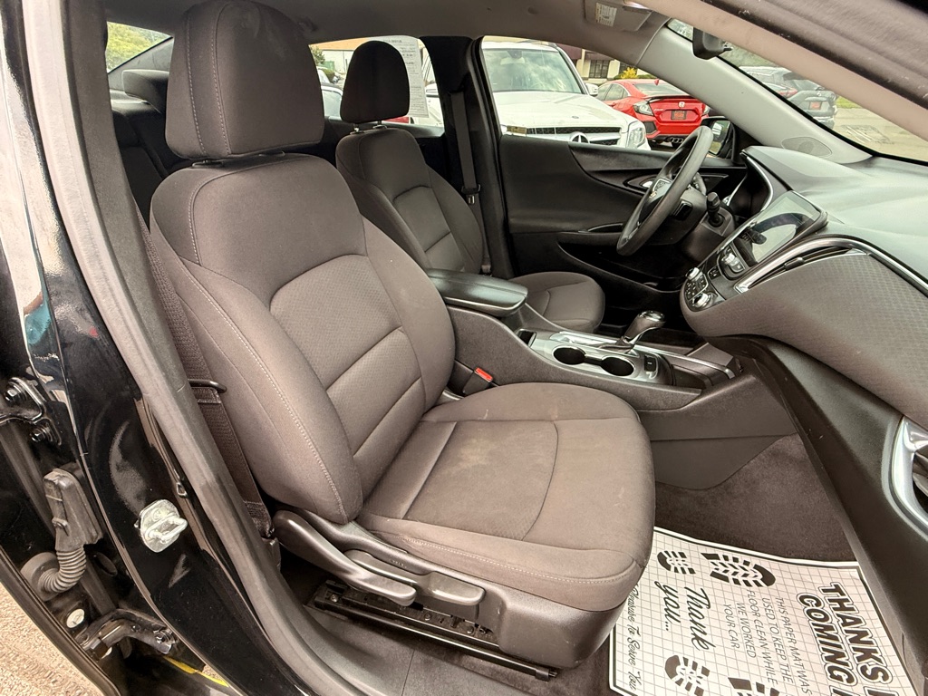 Photo 9 of this CHEVROLET MALIBU