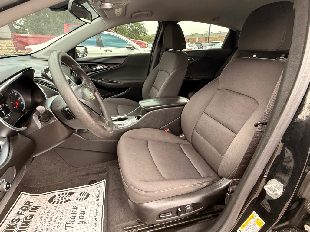 Photo 8 of this CHEVROLET MALIBU