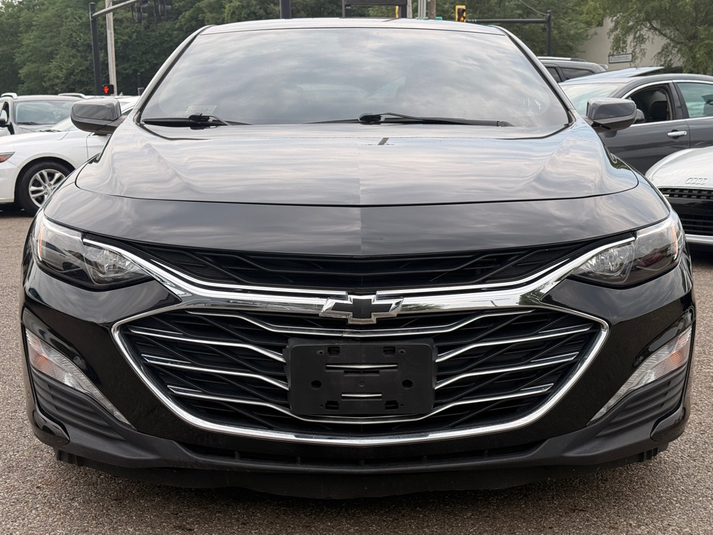 Photo 2 of this CHEVROLET MALIBU