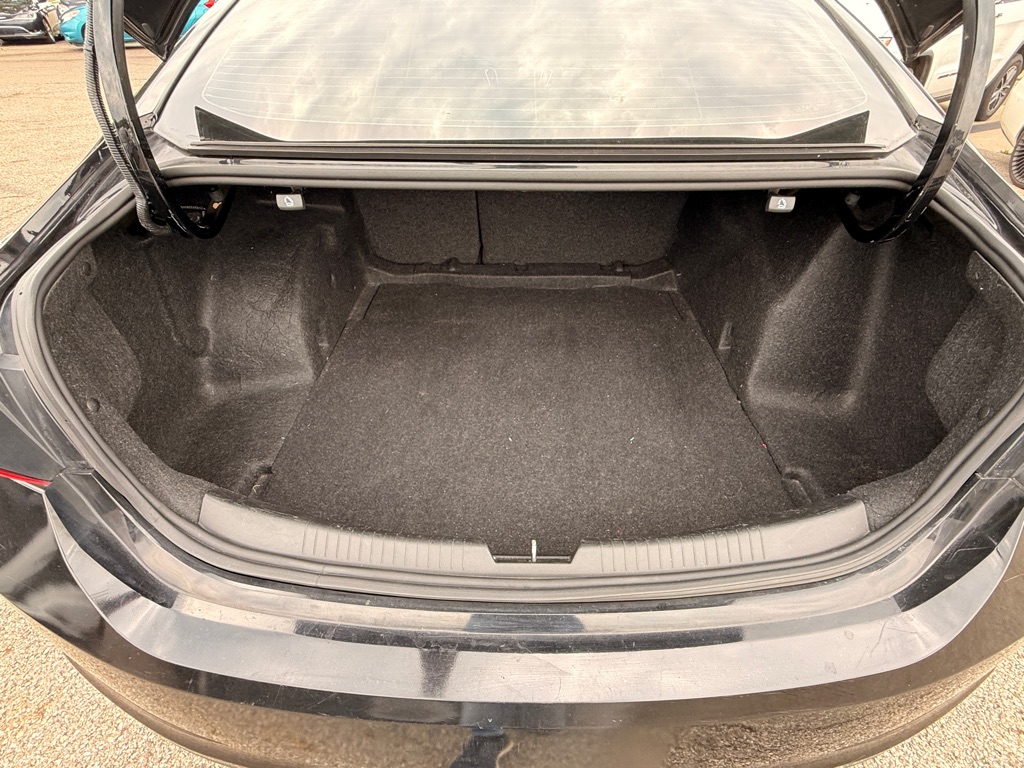 Photo 10 of this CHEVROLET MALIBU