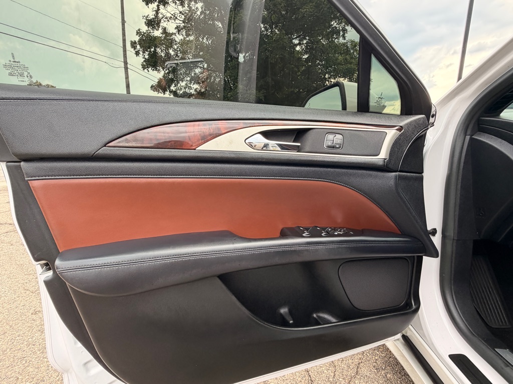 Photo 11 of this LINCOLN MKZ