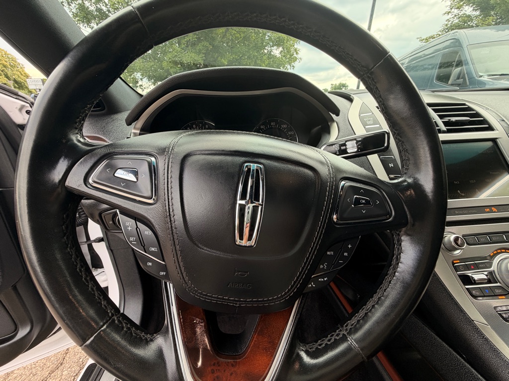 Photo 21 of this LINCOLN MKZ