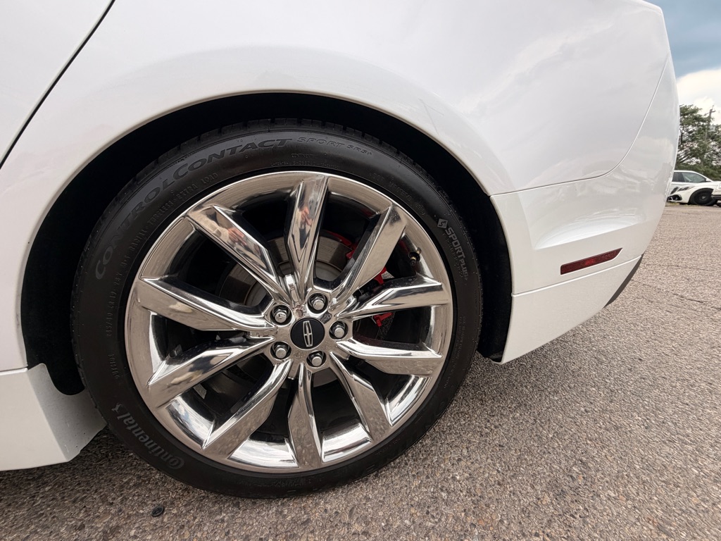 Photo 17 of this LINCOLN MKZ