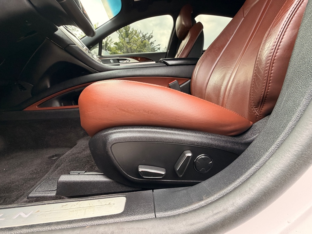 Photo 13 of this LINCOLN MKZ