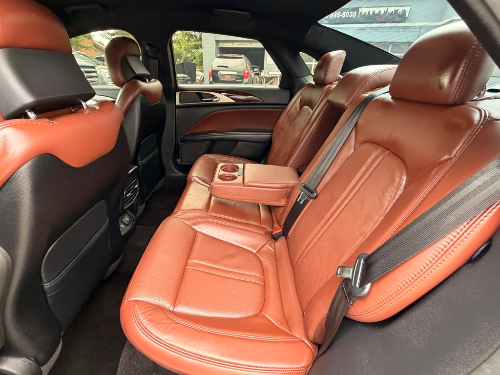 Photo 19 of this LINCOLN MKZ