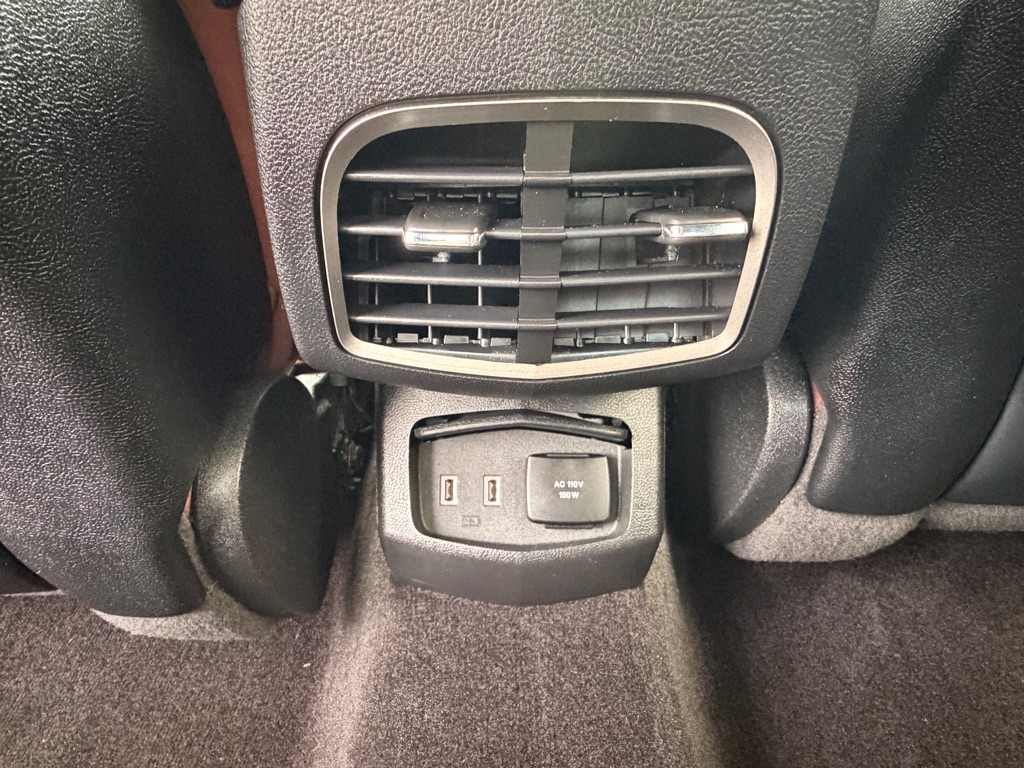 Photo 18 of this LINCOLN MKZ