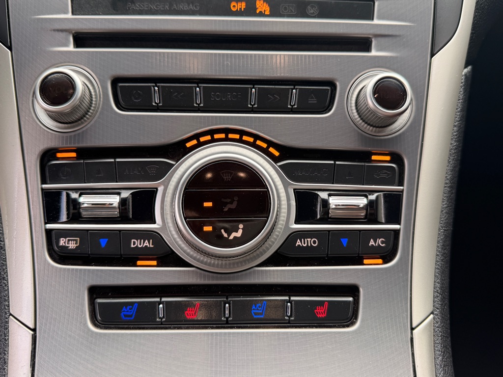 Photo 24 of this LINCOLN MKZ