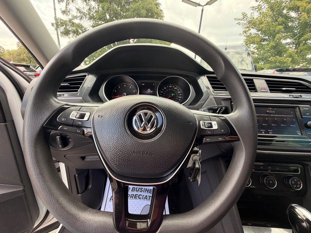 Photo 15 of this VOLKSWAGEN TIGUAN