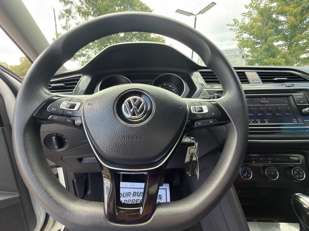 Photo 16 of this VOLKSWAGEN TIGUAN
