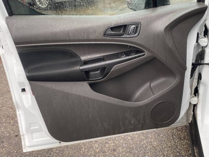 Photo 13 of this FORD TRANSIT CONNECT