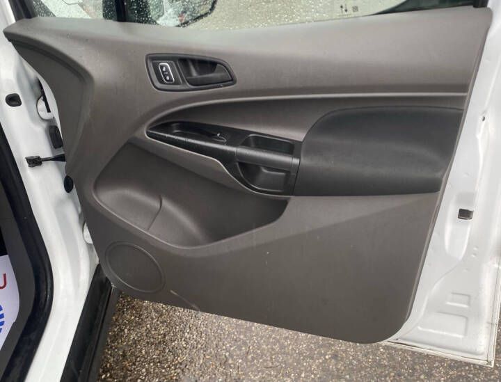 Photo 15 of this FORD TRANSIT CONNECT