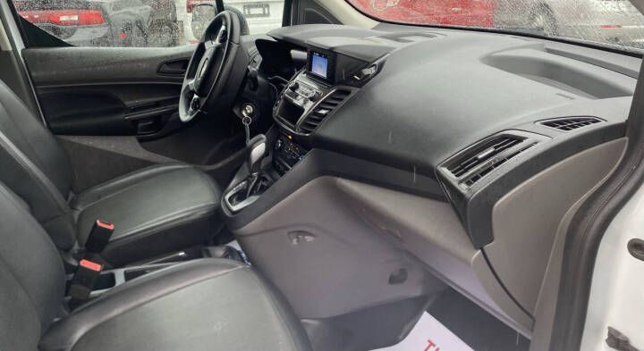 Photo 16 of this FORD TRANSIT CONNECT