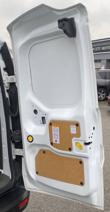 Photo 19 of this FORD TRANSIT CONNECT