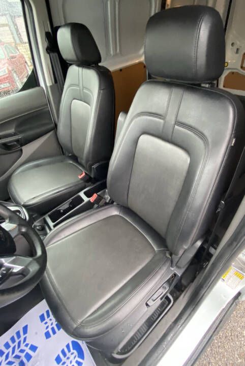 Photo 25 of this FORD TRANSIT CONNECT