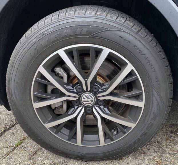 Photo 8 of this VOLKSWAGEN TIGUAN