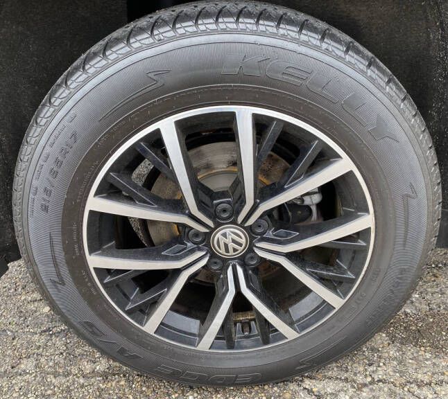 Photo 10 of this VOLKSWAGEN TIGUAN