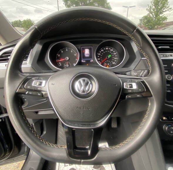 Photo 17 of this VOLKSWAGEN TIGUAN