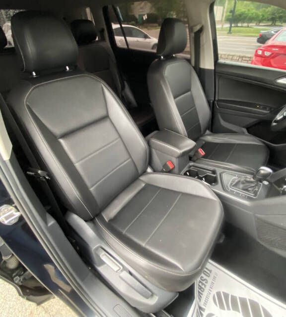 Photo 21 of this VOLKSWAGEN TIGUAN