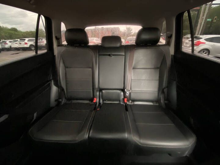 Photo 23 of this VOLKSWAGEN TIGUAN