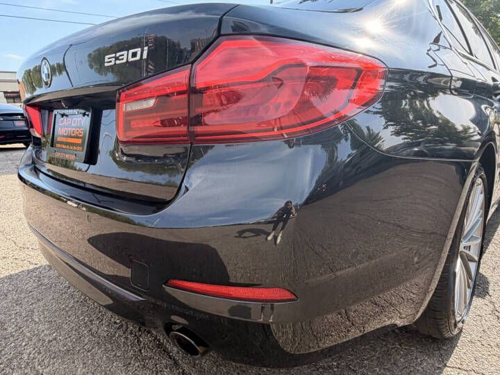 Photo 9 of this BMW 5 SERIES