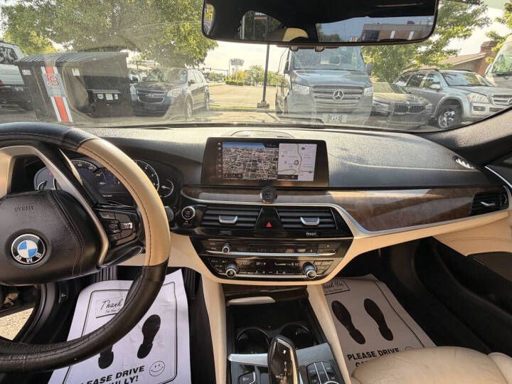 Photo 12 of this BMW 5 SERIES