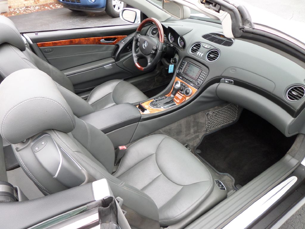 Photo 9 of this MERCEDES-BENZ 500 SL