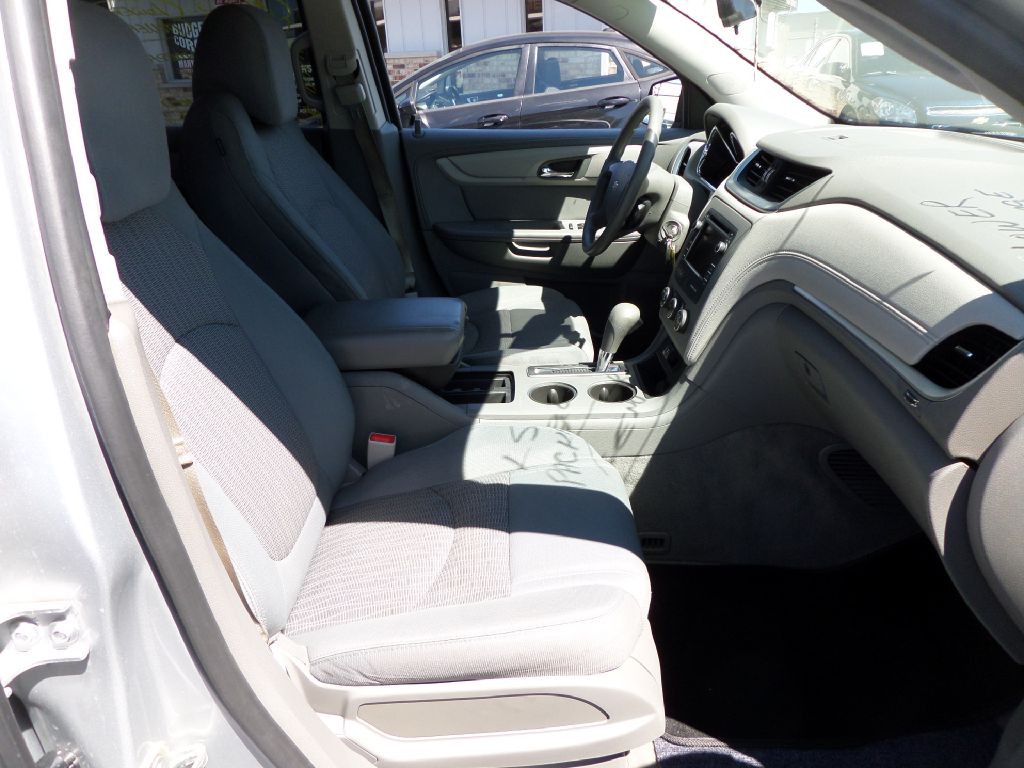 Photo 3 of this CHEVROLET TRAVERSE