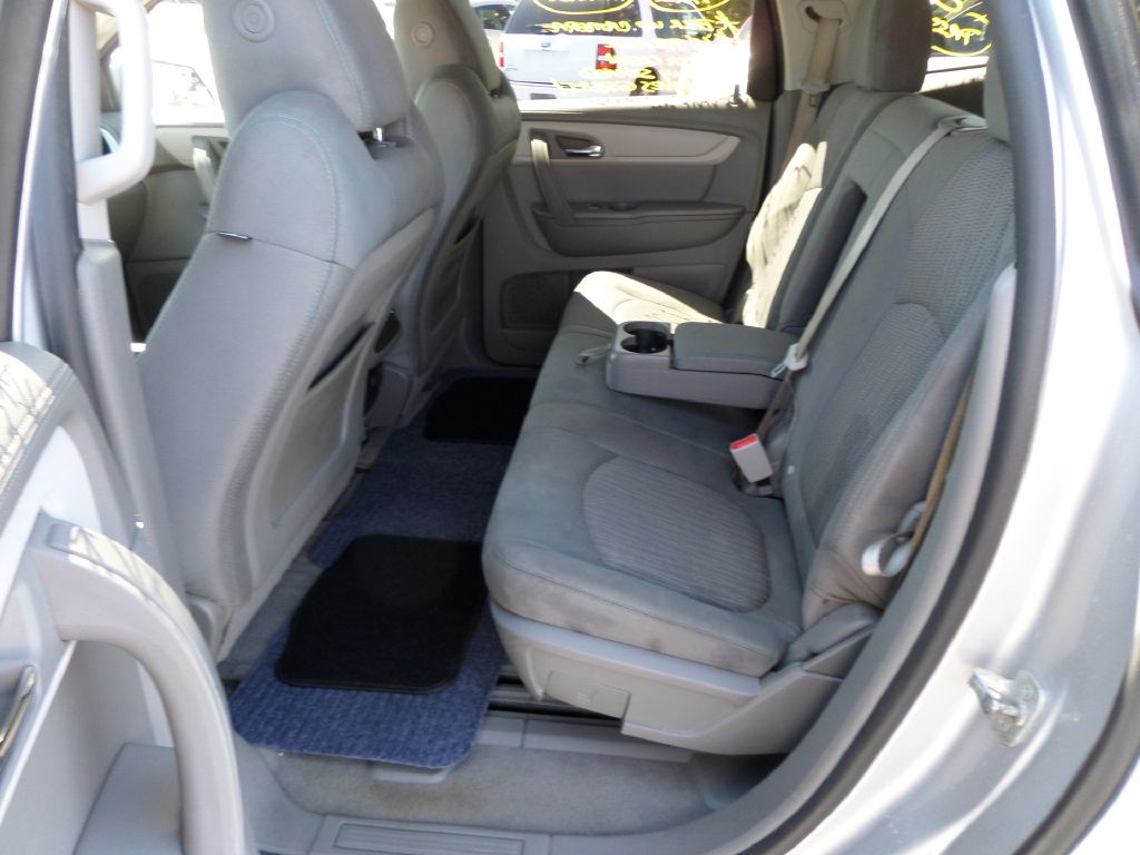 Photo 6 of this CHEVROLET TRAVERSE