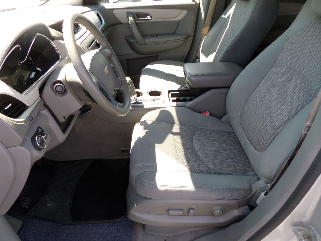 Photo 9 of this CHEVROLET TRAVERSE