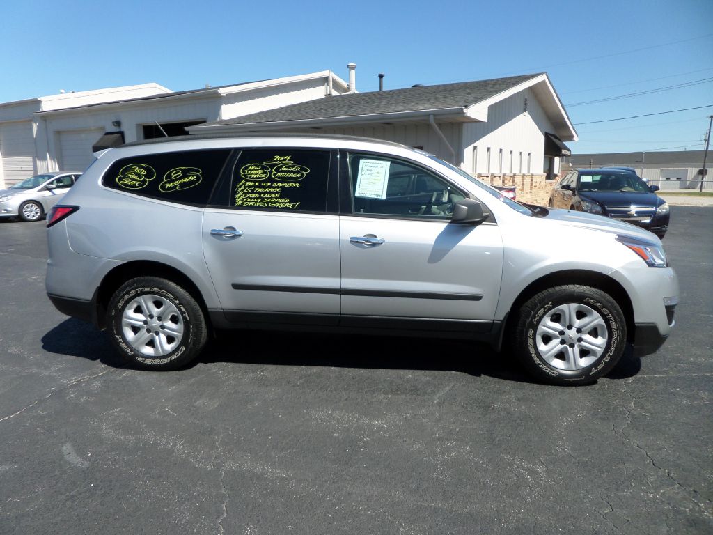 Photo 2 of this CHEVROLET TRAVERSE