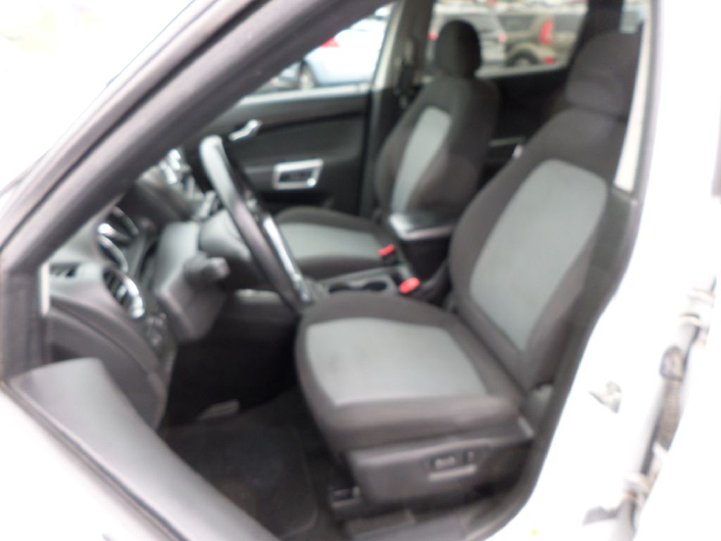 Photo 3 of this CHEVROLET CAPTIVA