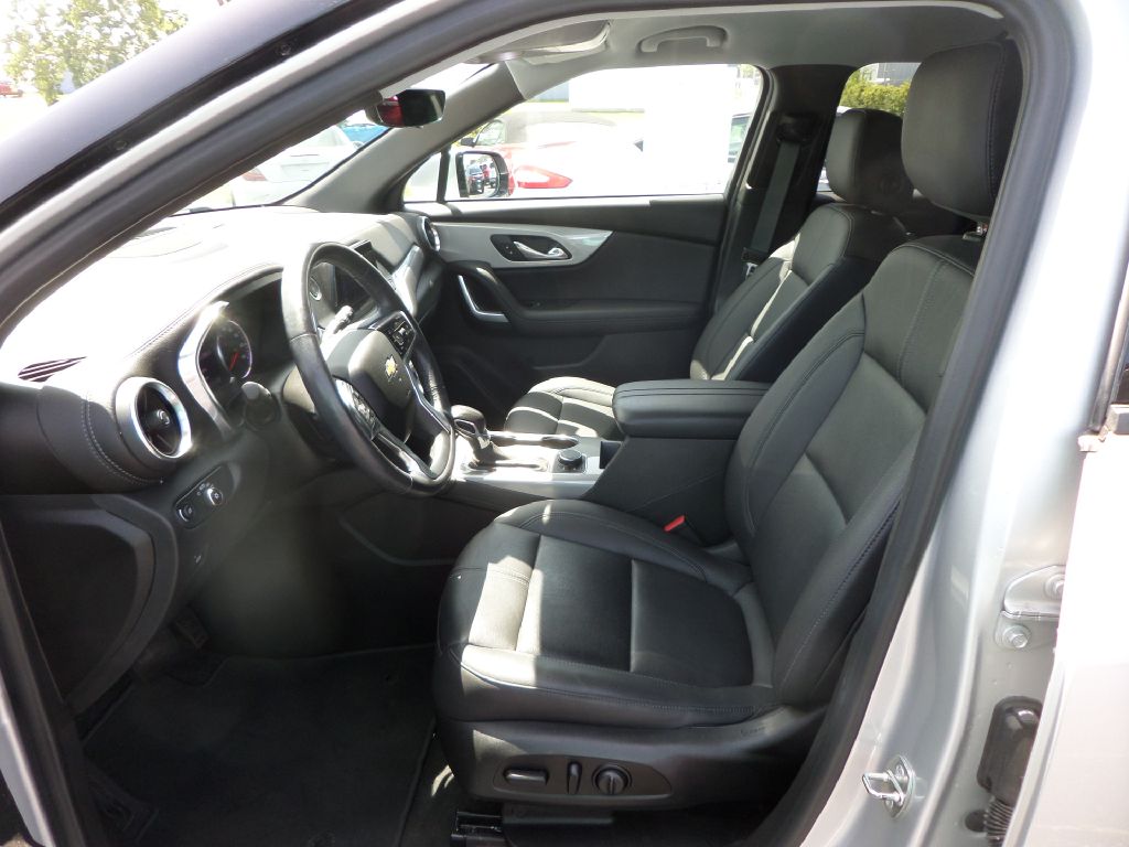 Photo 3 of this CHEVROLET BLAZER