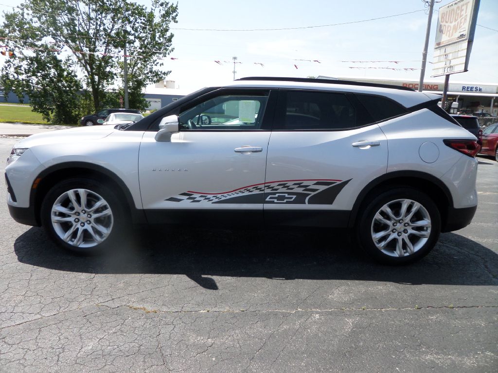 Photo 2 of this CHEVROLET BLAZER