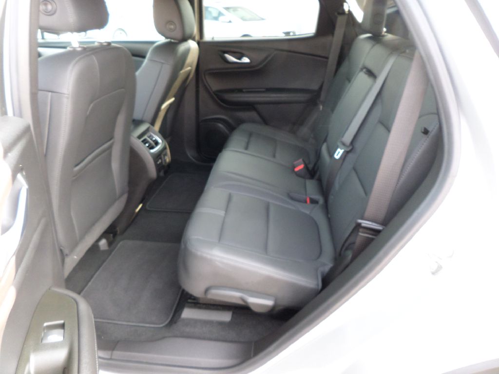 Photo 18 of this CHEVROLET BLAZER
