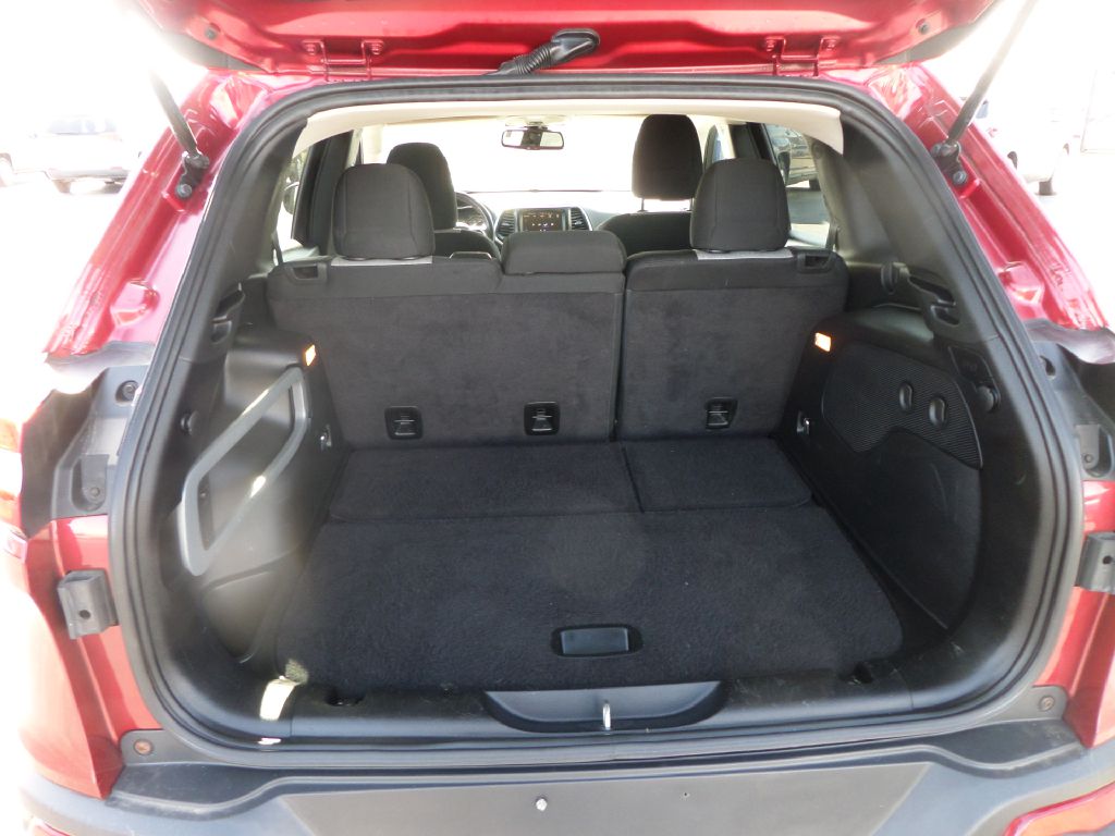 Photo 15 of this JEEP CHEROKEE