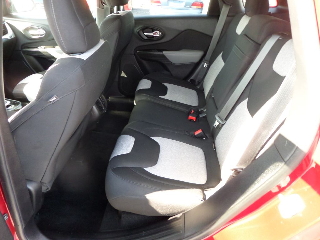 Photo 6 of this JEEP CHEROKEE