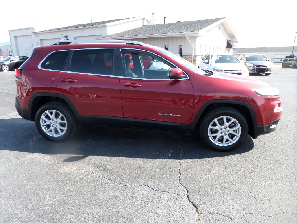 Photo 2 of this JEEP CHEROKEE