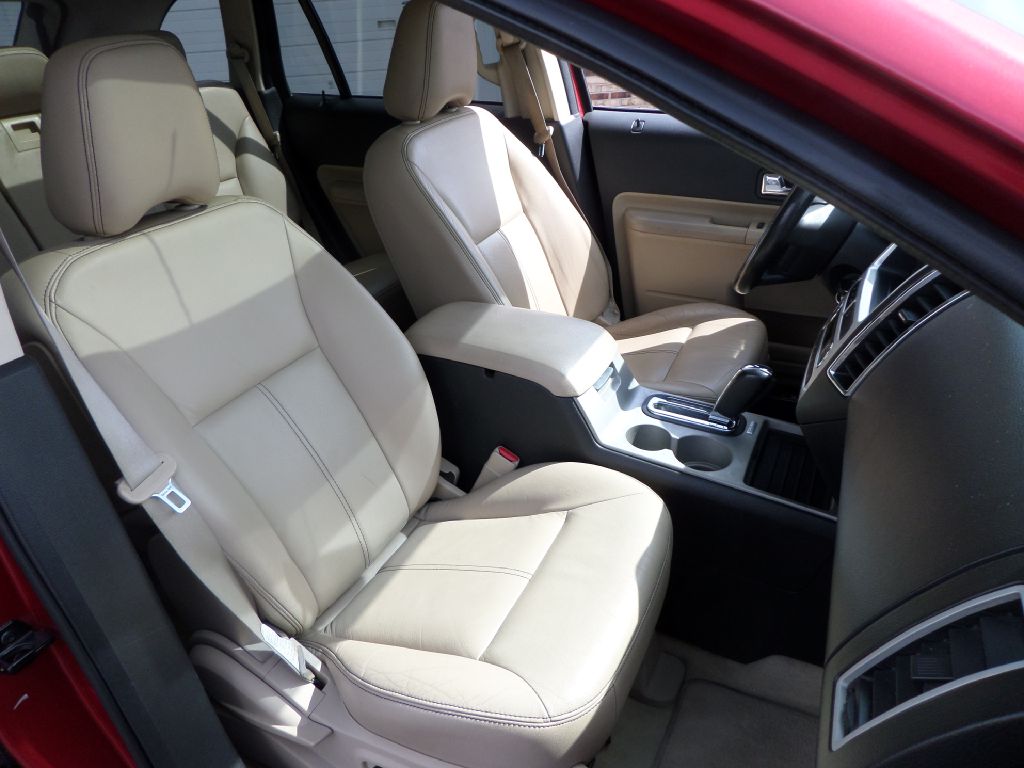 Photo 12 of this FORD EDGE