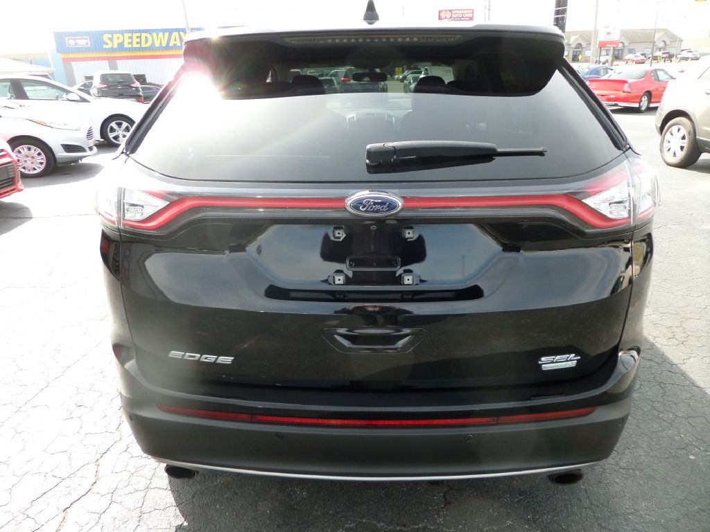 Photo 8 of this FORD EDGE