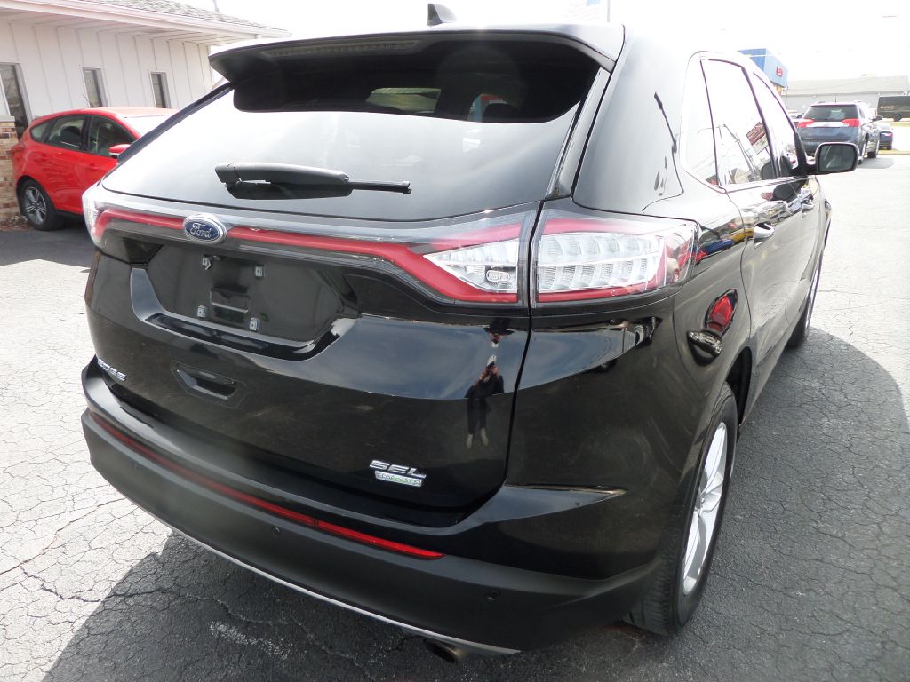 Photo 10 of this FORD EDGE