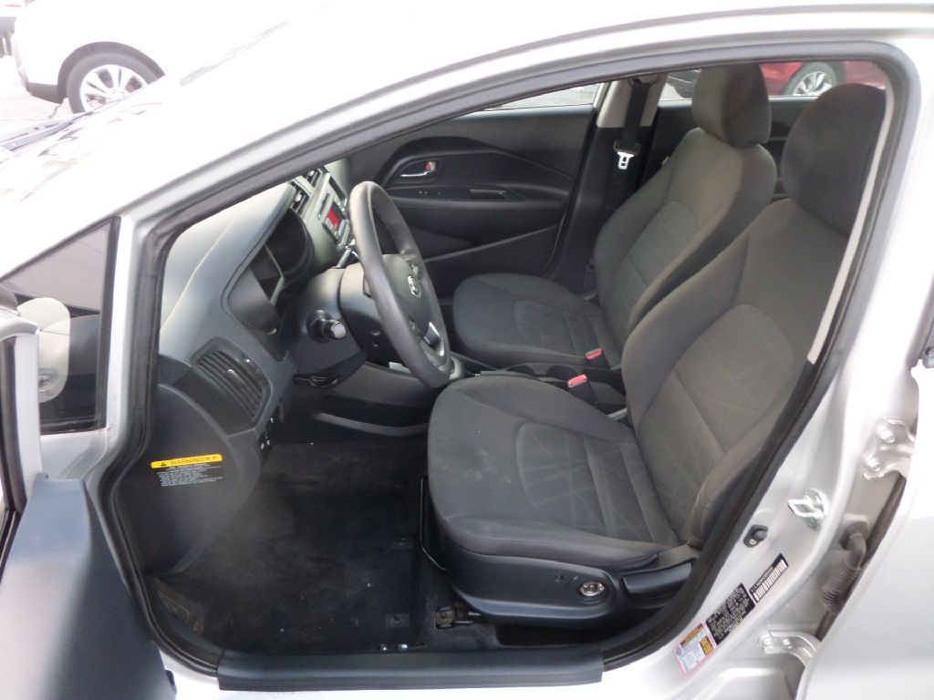 Photo 3 of this KIA RIO