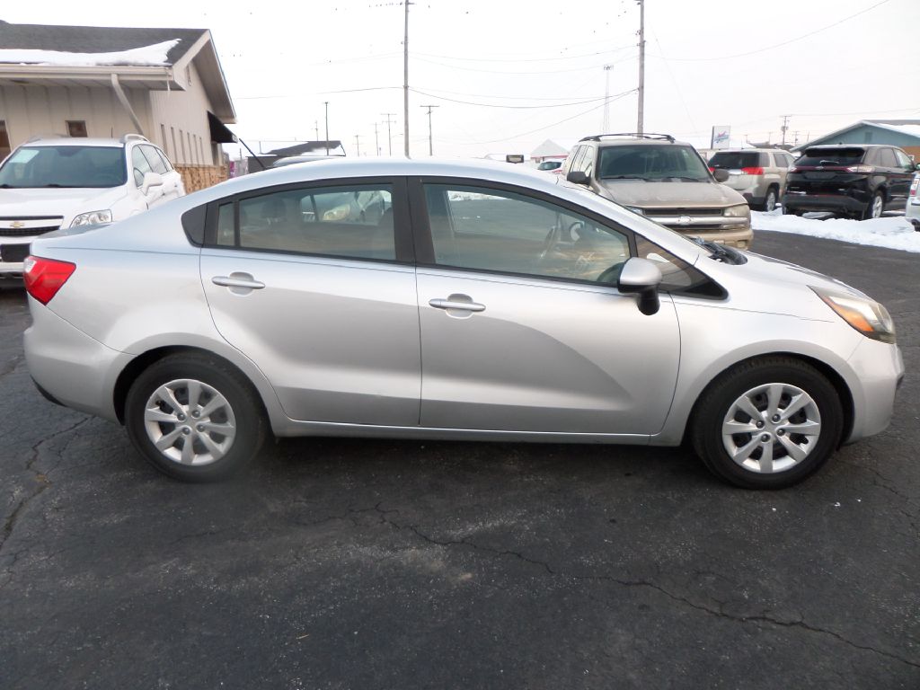 Photo 2 of this KIA RIO