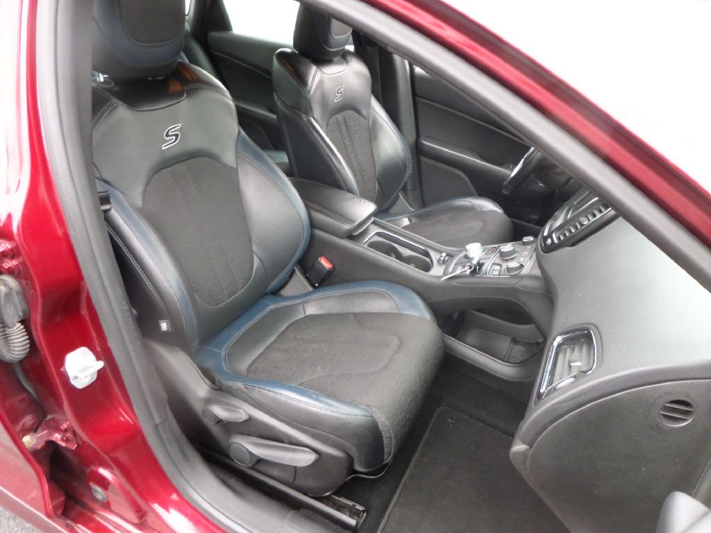Photo 6 of this CHRYSLER 200