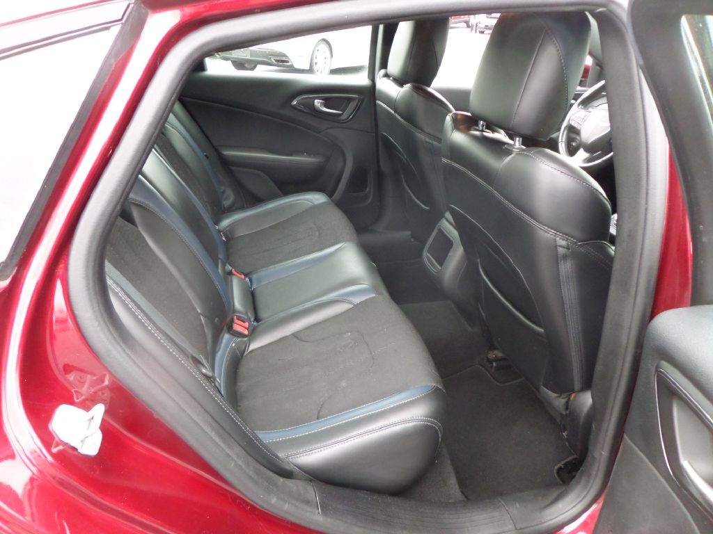 Photo 9 of this CHRYSLER 200