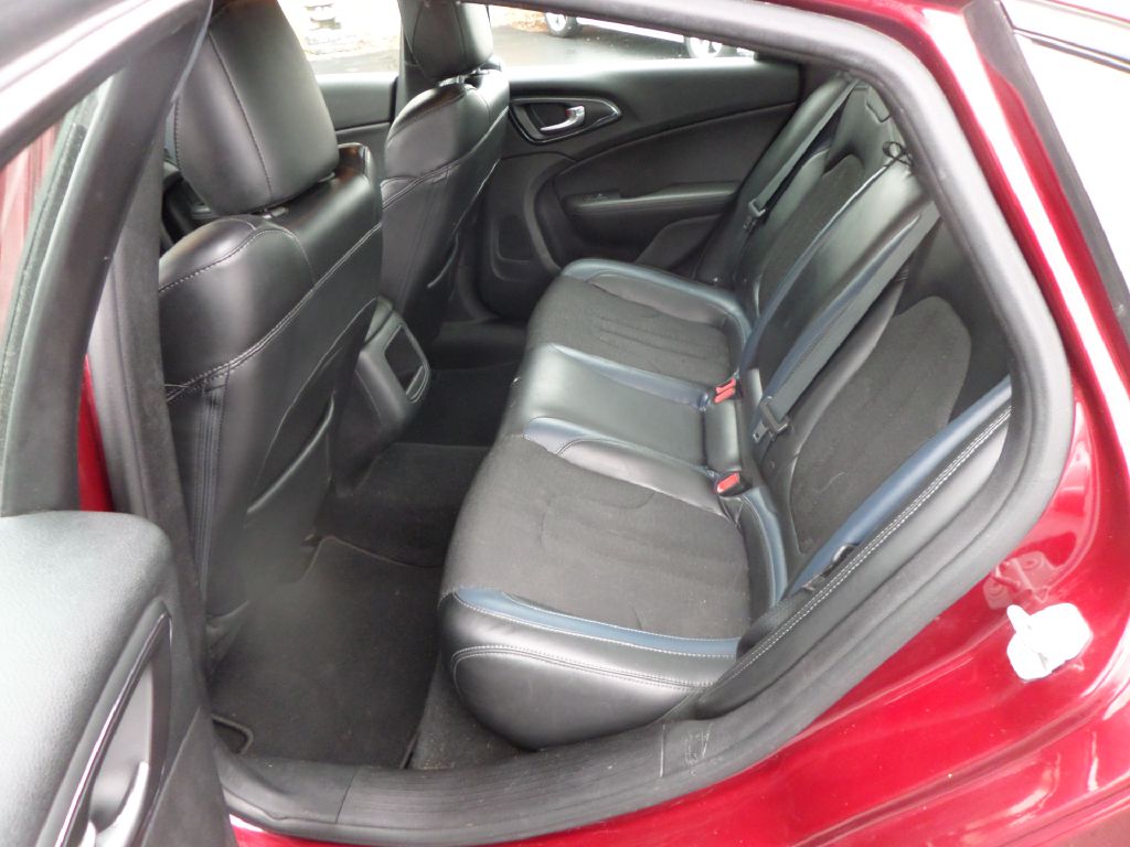 Photo 12 of this CHRYSLER 200